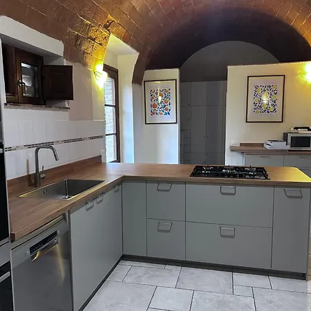 Lovely 6 Bed Tuscan
