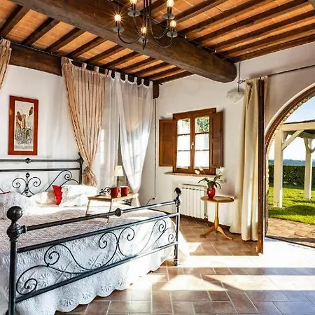 Lovely 6 Bed Tuscan