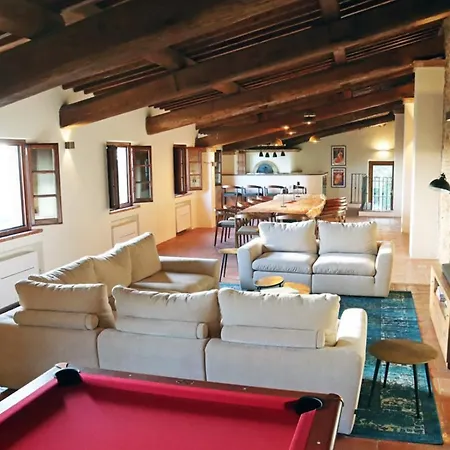 Lovely 6 Bed Tuscan Villa