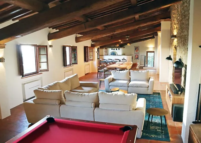 Lovely 6 Bed Tuscan Villa