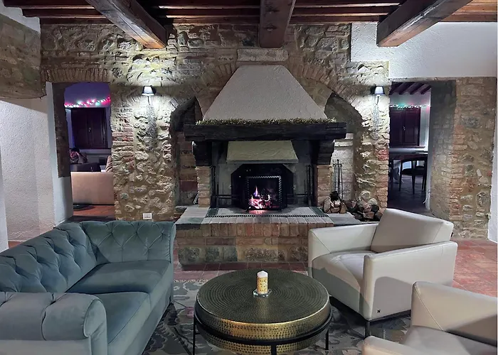 Lovely 6 Bed Tuscan Villa